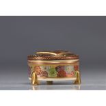 Porcelain covered box from Satsuma (Japan) from the Meiji era (æ˜Žæ²»æ™‚ä»£ - 1868 - 1912)