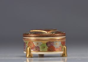 Porcelain covered box from Satsuma (Japan) from the Meiji era (æ˜Žæ²»æ™‚ä»£ - 1868 - 1912)