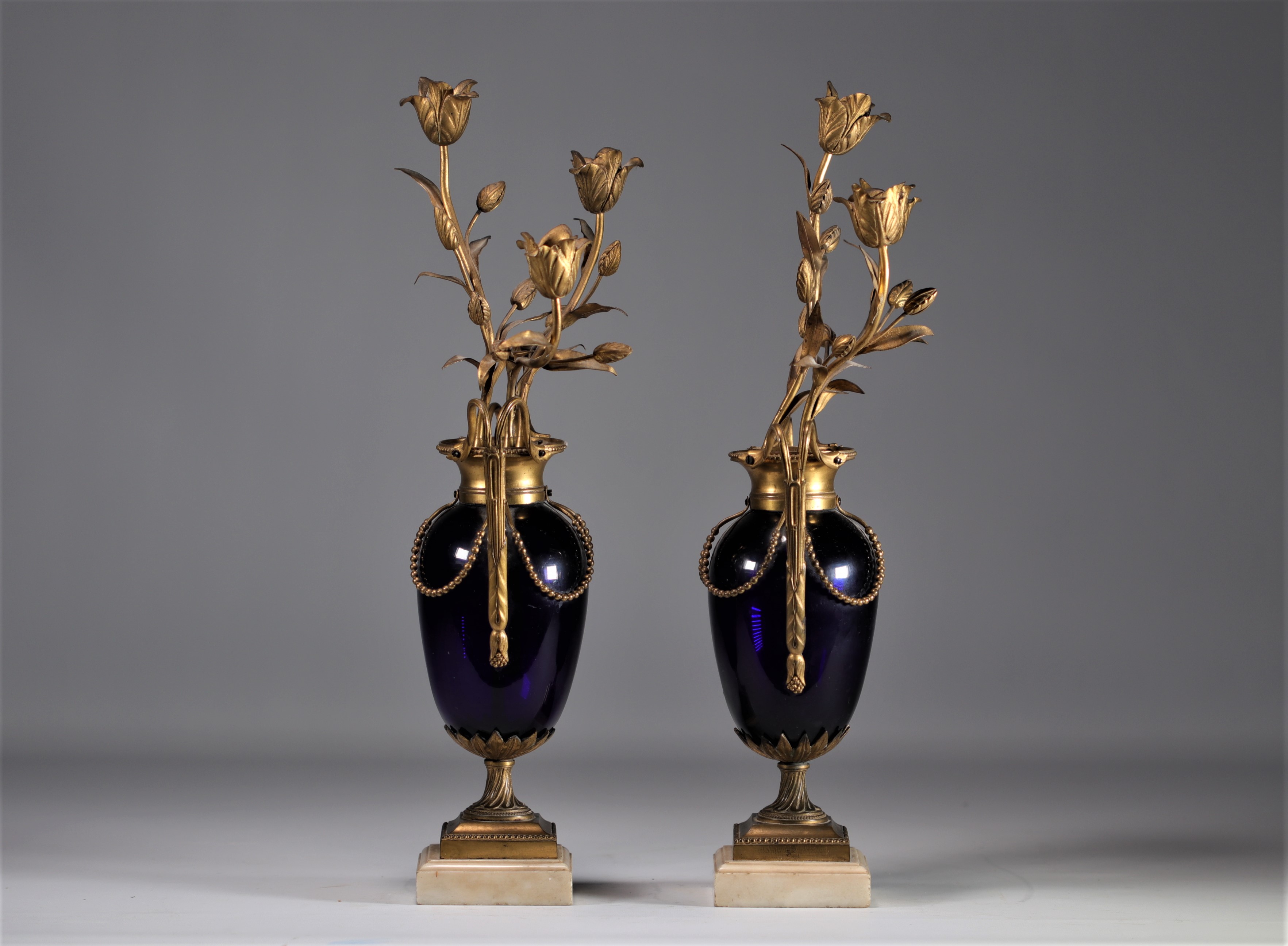 Pair of "candelabra" vases in Le Creusot blue glass and bronze, Louis XVI period - Image 3 of 5