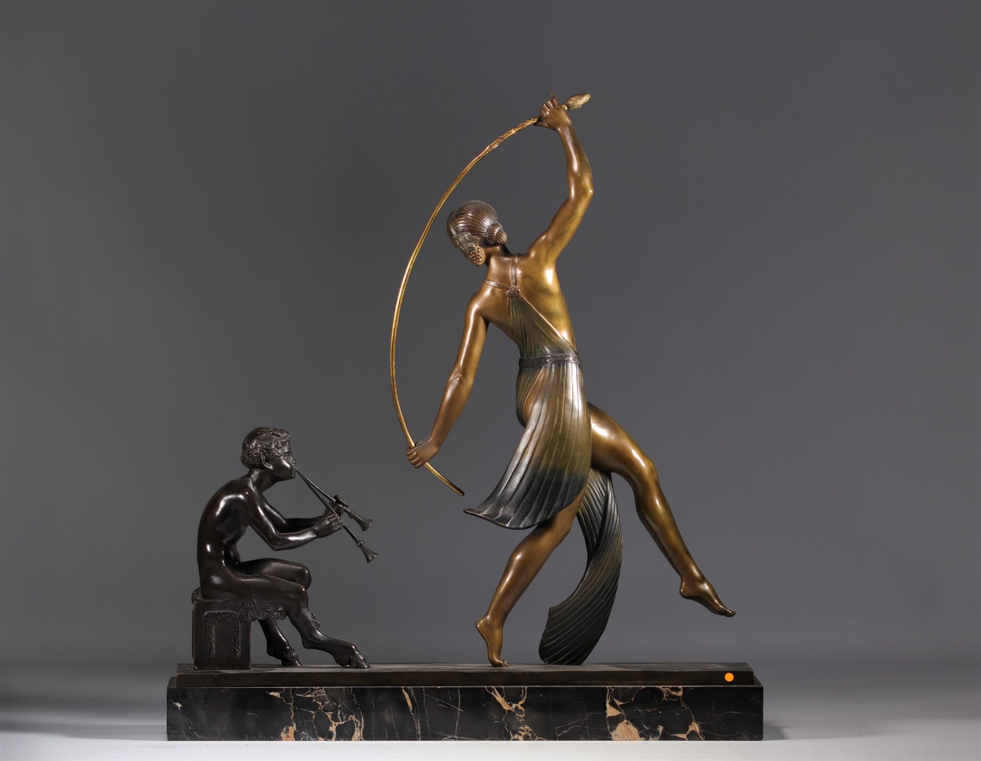 J.D. GUIRANDE (XIX-XX) Large Art Deco bronze sculpture "Woman and faun musician". - Bild 2 aus 4