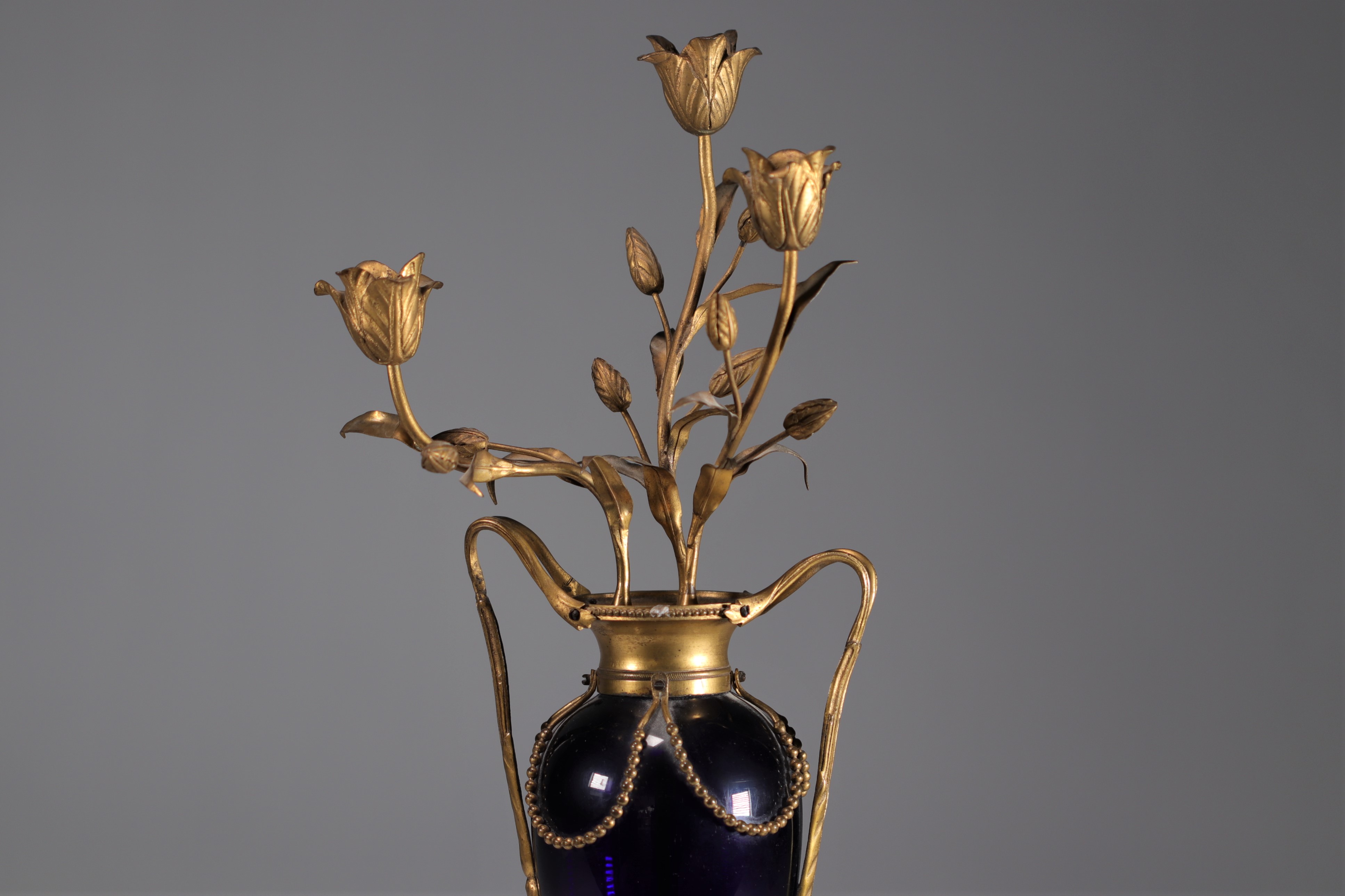 Pair of "candelabra" vases in Le Creusot blue glass and bronze, Louis XVI period - Image 5 of 5