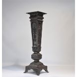 Bronze column saddle decorated with foliage from the 19th century