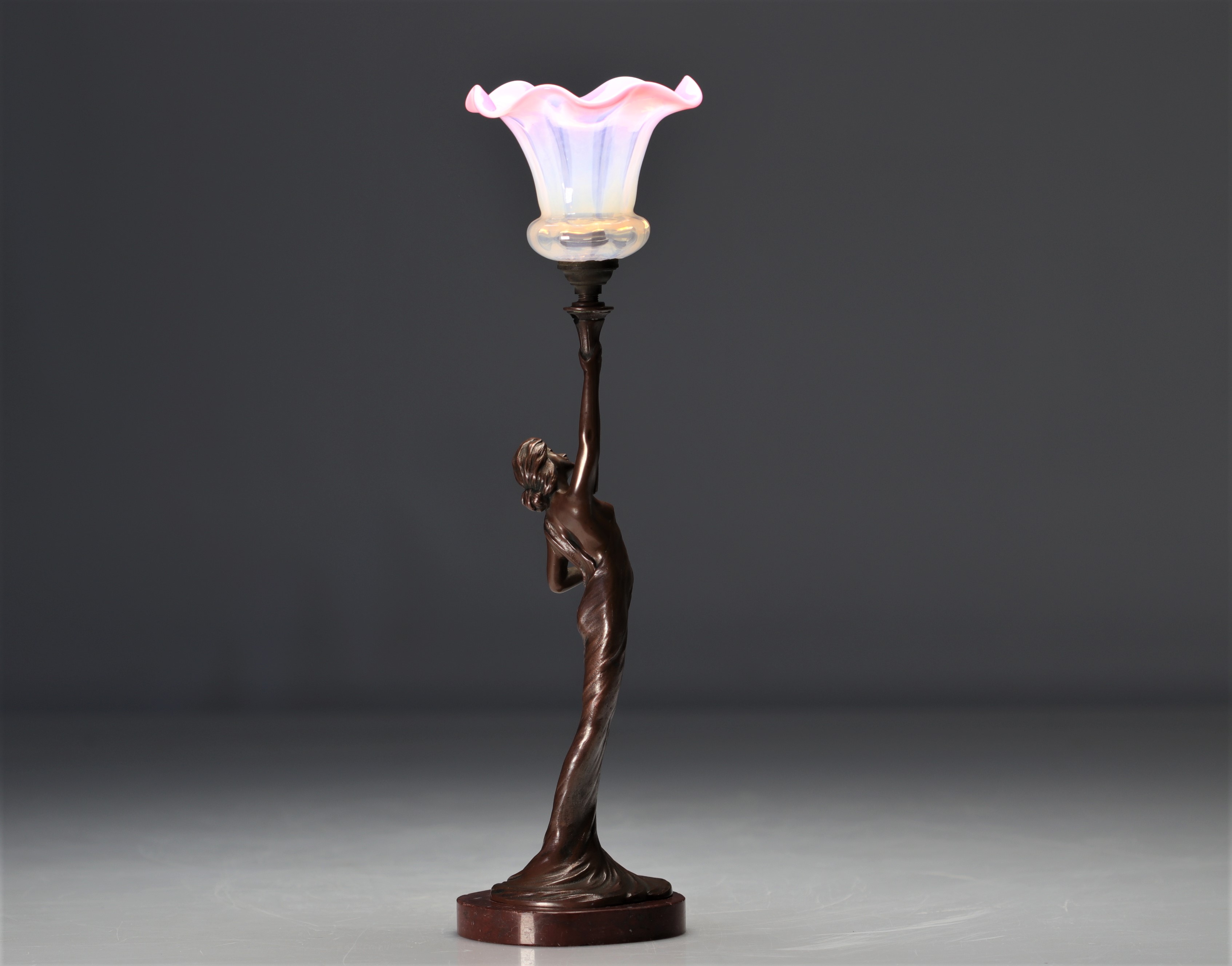 Francis RENAUD (1887-1973) Table lamp of a young woman in bronze, 1900 - Image 3 of 5