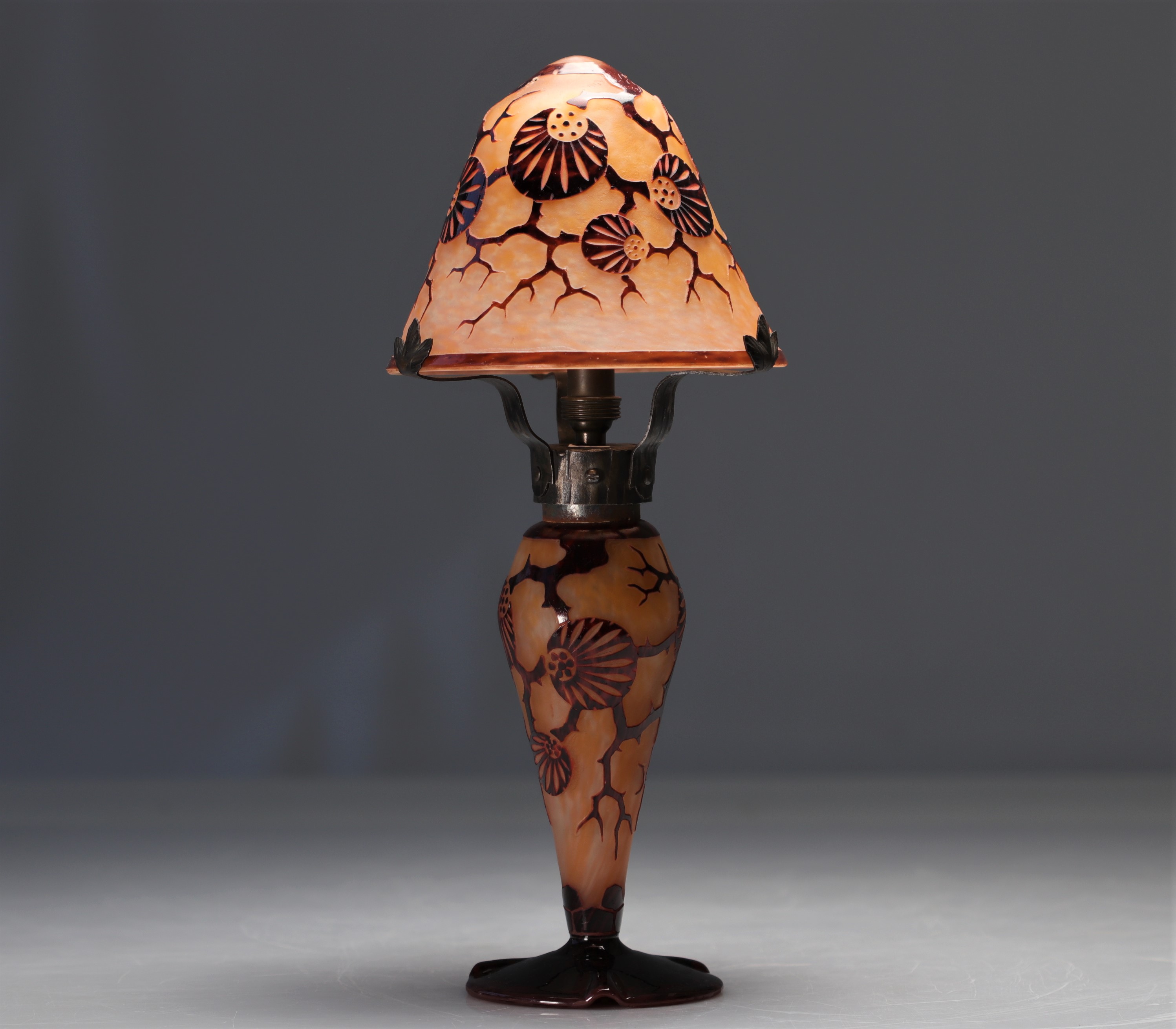 Le Verre Francais beautiful acid-etched Art Deco lamp with geometric motif