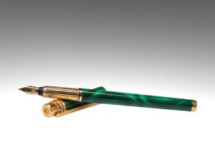 Must de CARTIER malachite lacquer pen in red box