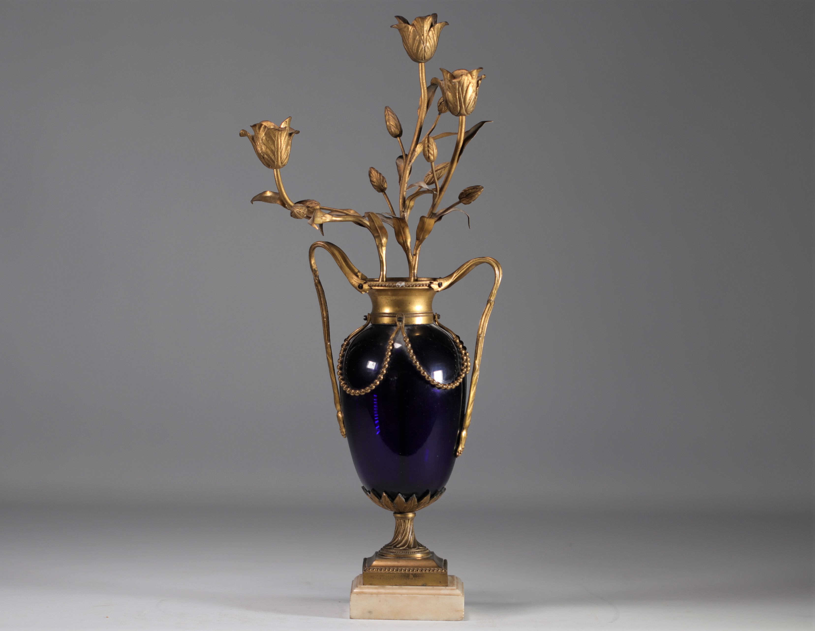 Pair of "candelabra" vases in Le Creusot blue glass and bronze, Louis XVI period - Image 4 of 5