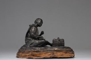 Large Japanese bronze "man smoking his pipe" from the Meiji period from 19th century (æ˜Žæ²»æ™‚ä»£)