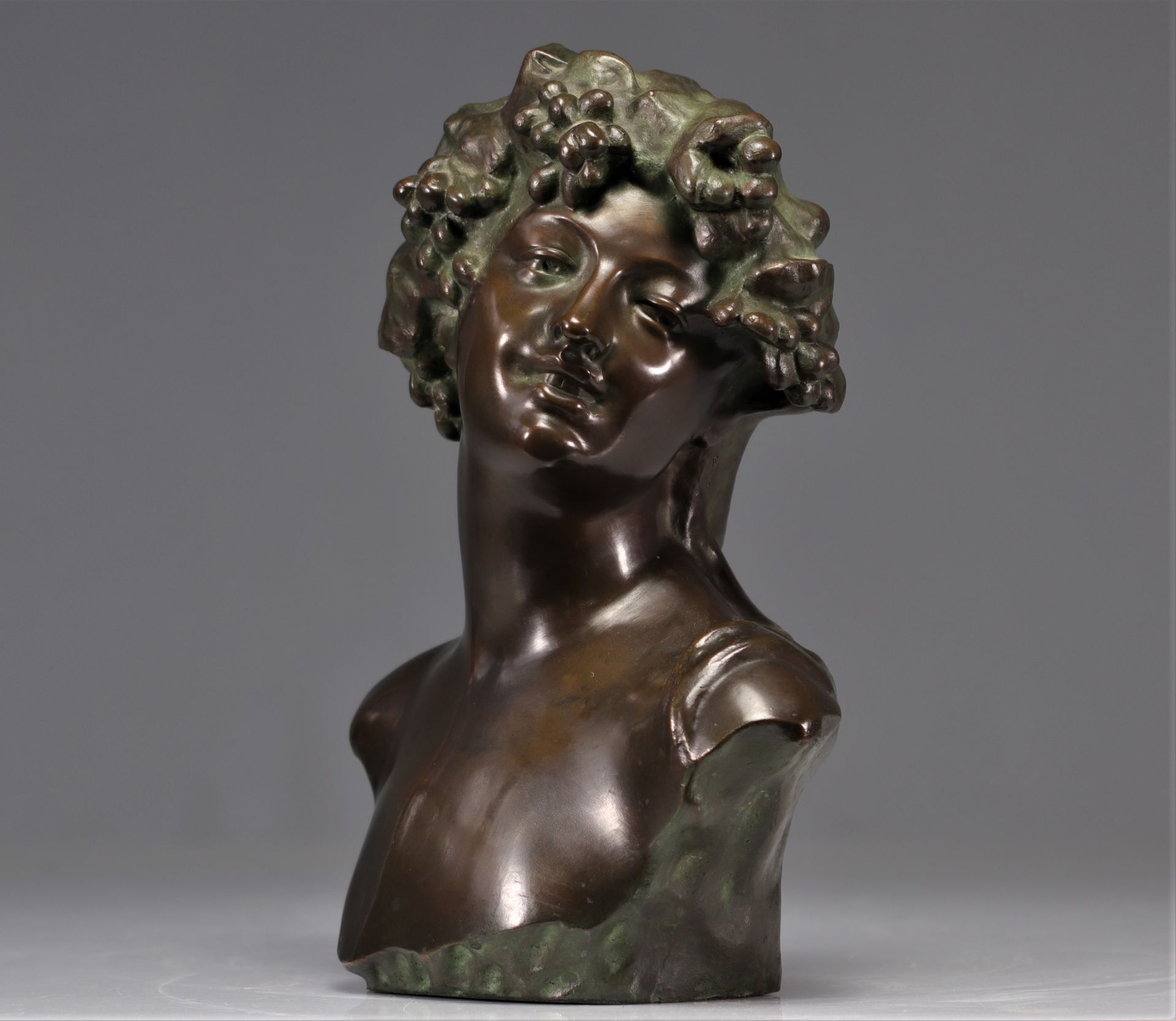 Jef LAMBEAUX (1852-1908) Bronze sculpture of a young woman Bacchante - Bild 2 aus 3