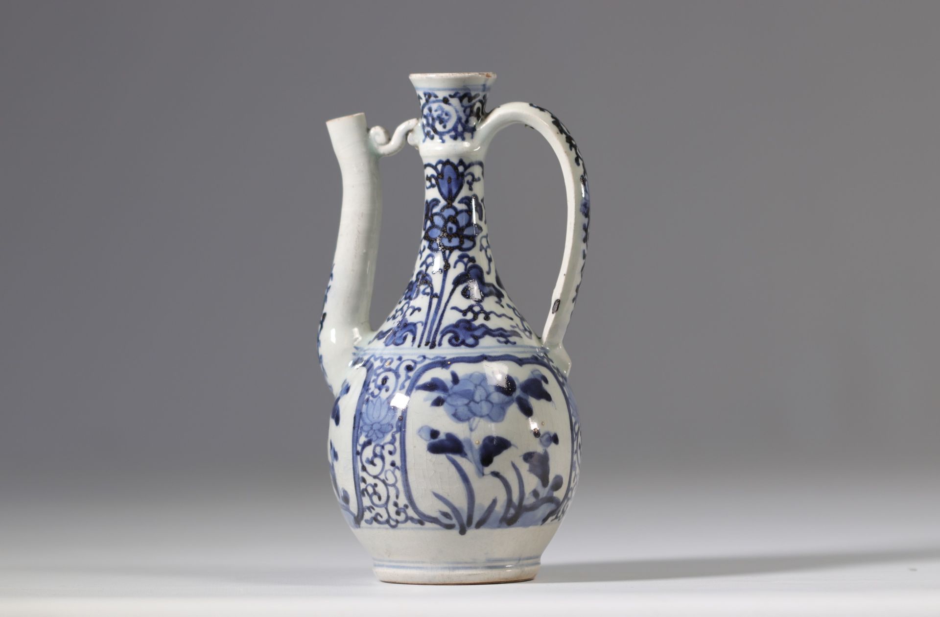 Porcelain with white and blue enamels decorated with branched leaves from 17th century from Japan