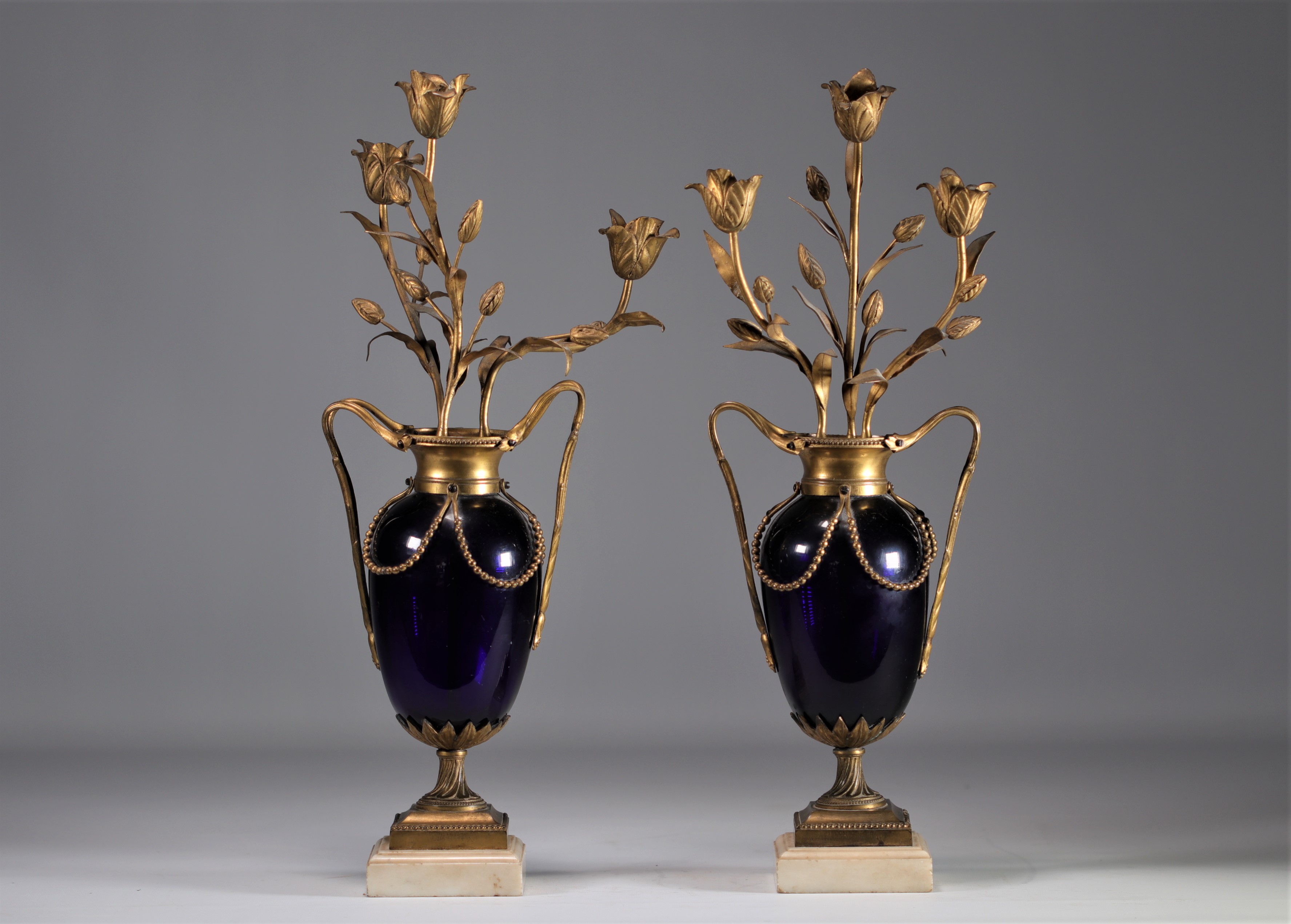 Pair of "candelabra" vases in Le Creusot blue glass and bronze, Louis XVI period - Image 2 of 5