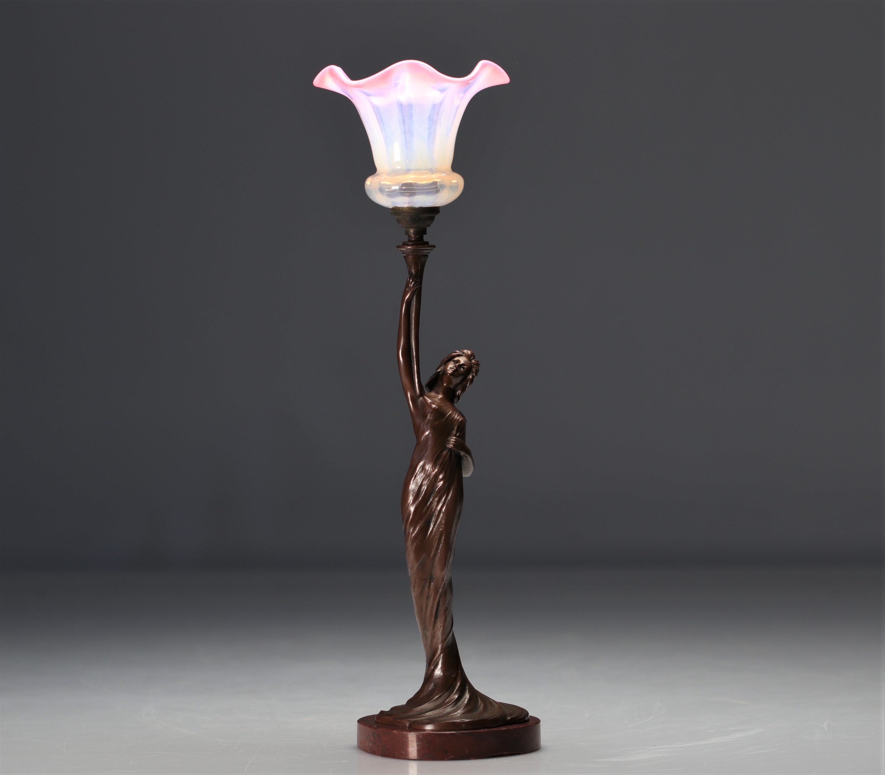 Francis RENAUD (1887-1973) Table lamp of a young woman in bronze, 1900 - Image 2 of 5