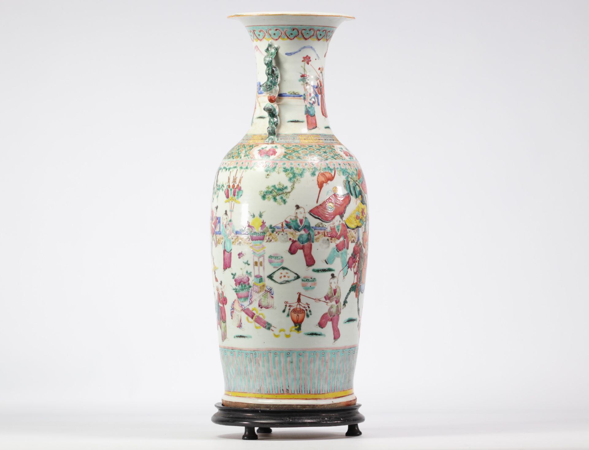 Large porcelain vase, famille rose, decorated with characters 19th century - Image 4 of 5