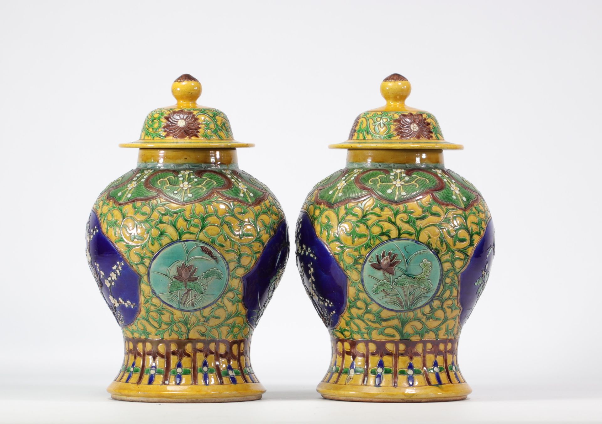 Pair of covered jugs decorated in relief with flowers, Kanxi apocrite mark - Image 4 of 5