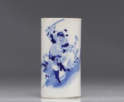 Chinese porcelain brush holder in white and blue with warrior design from the 19th century