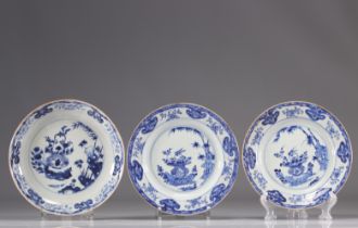 (3) White and blue porcelain plates decorated with flowering baskets from China from 18th century
