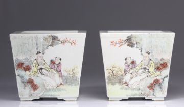 (2) Liu YUCEN (1904-1969) Pair of planters decorated with figures