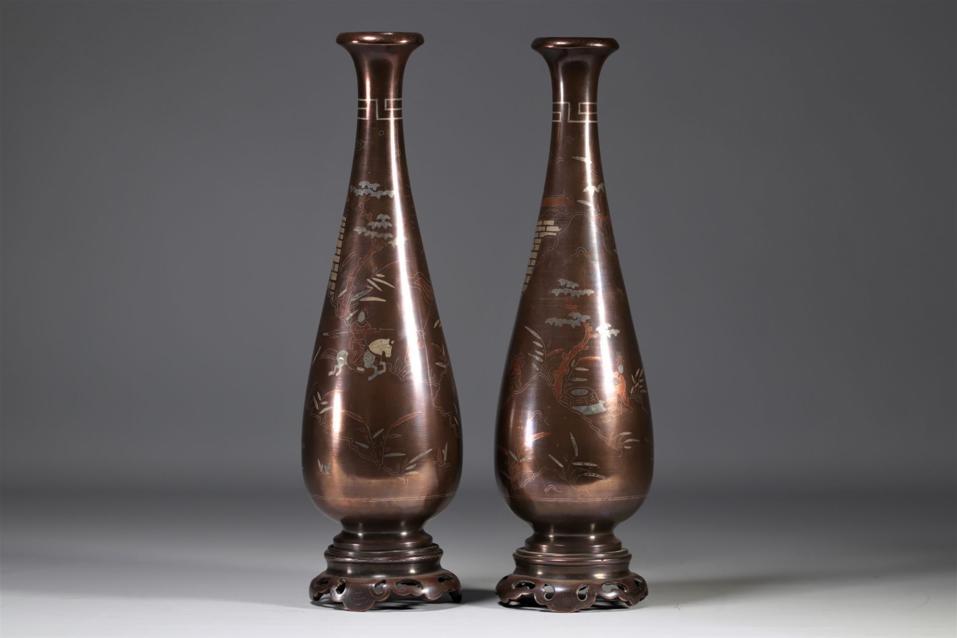 (2) Large pair of bronze vases with silver inlay from the 19th century - Image 2 of 6