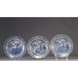 (3) Deep plates in white and blue porcelain decorated with flowering vases from China from the 18th