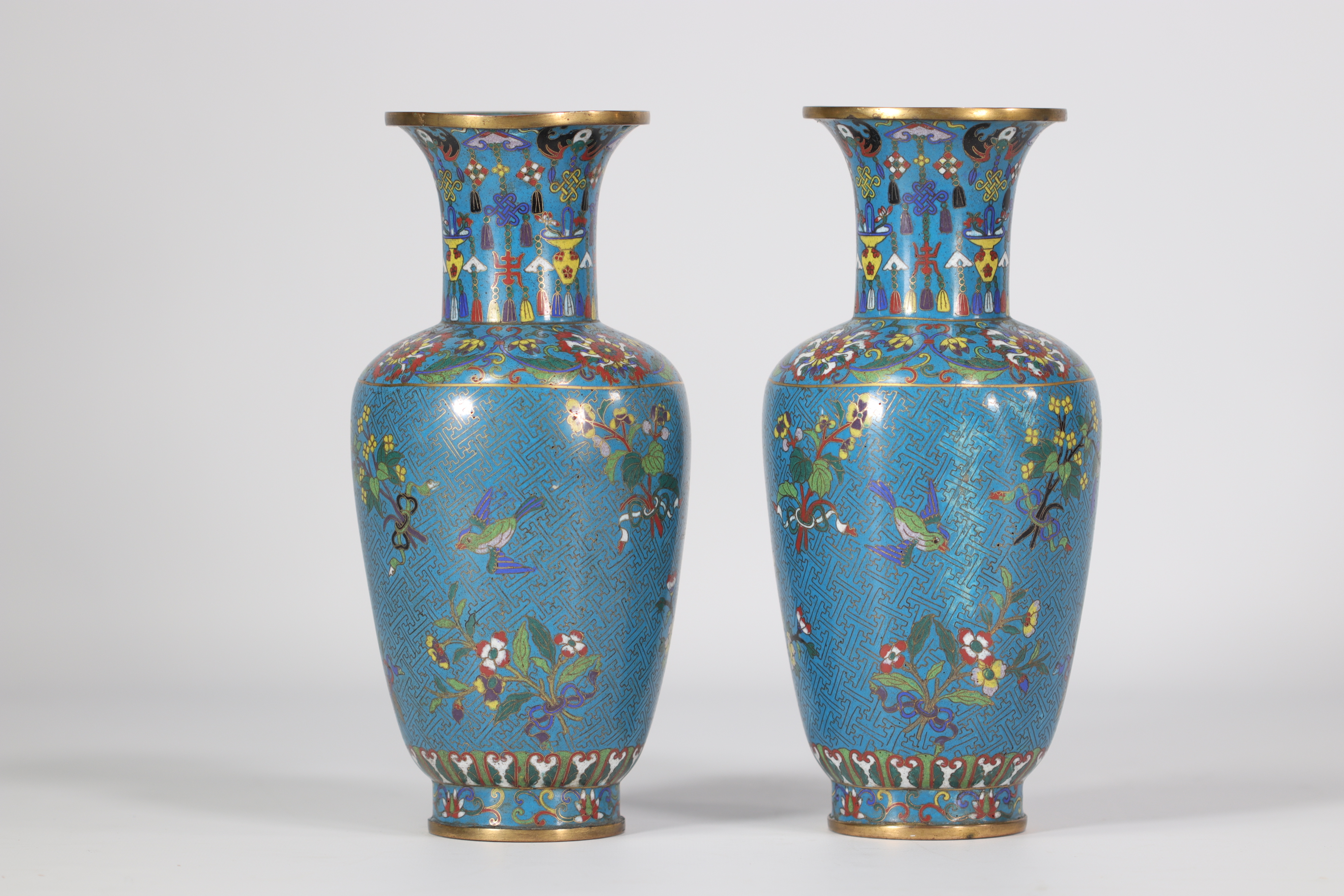 Paire de vases en cloisonnes a decor d'oiseaux et fleurs XIXeme - Image 3 of 5