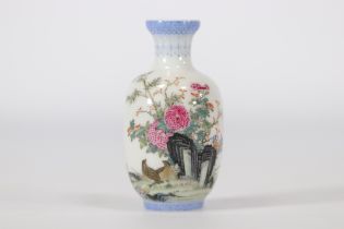 Fine porcelain vase decorated with quails on a white background from the Chinese Republic period (19