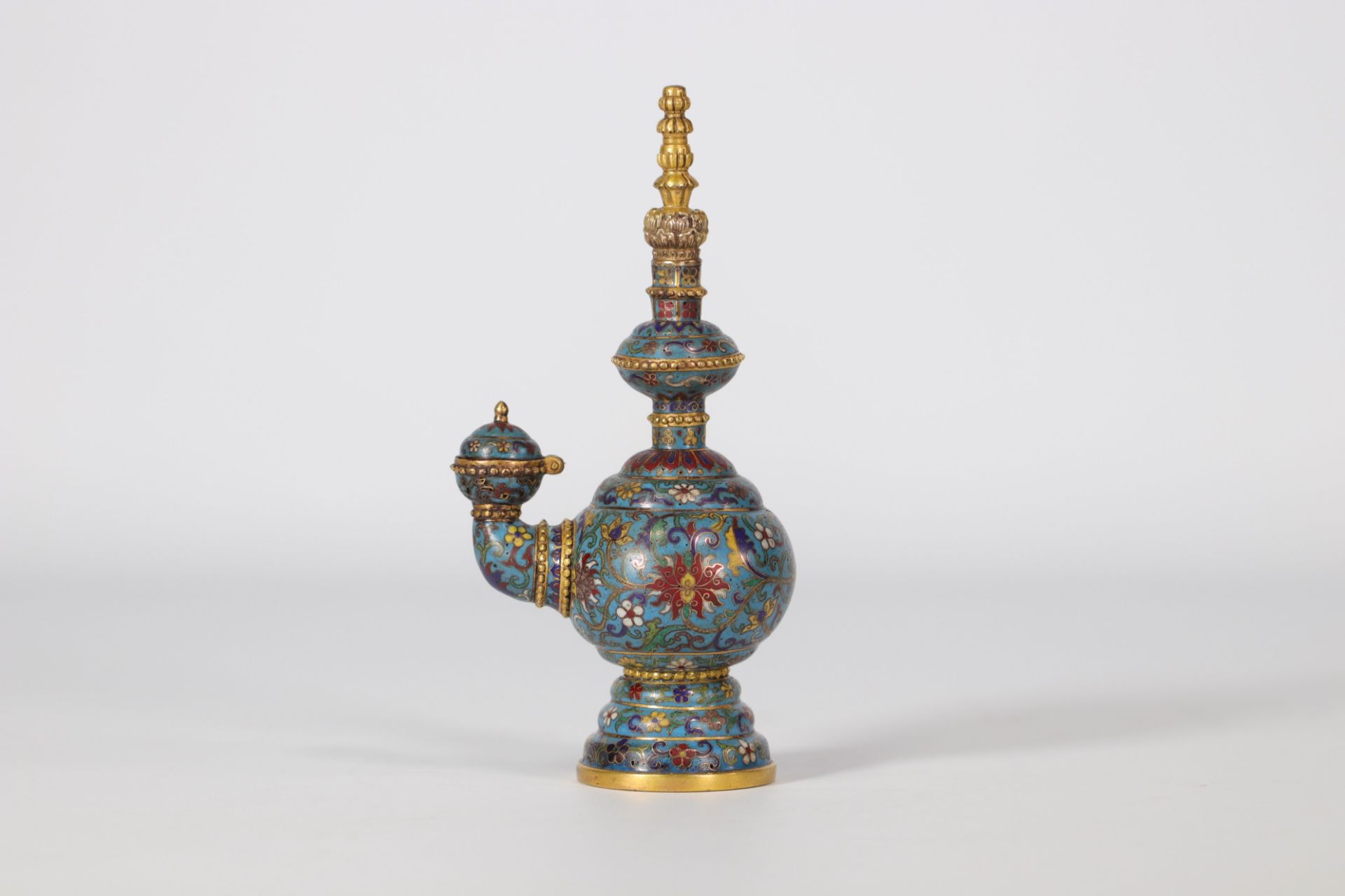 Cloisonne vase with lotus design on a blue background with Qianlong mark from 18th century
