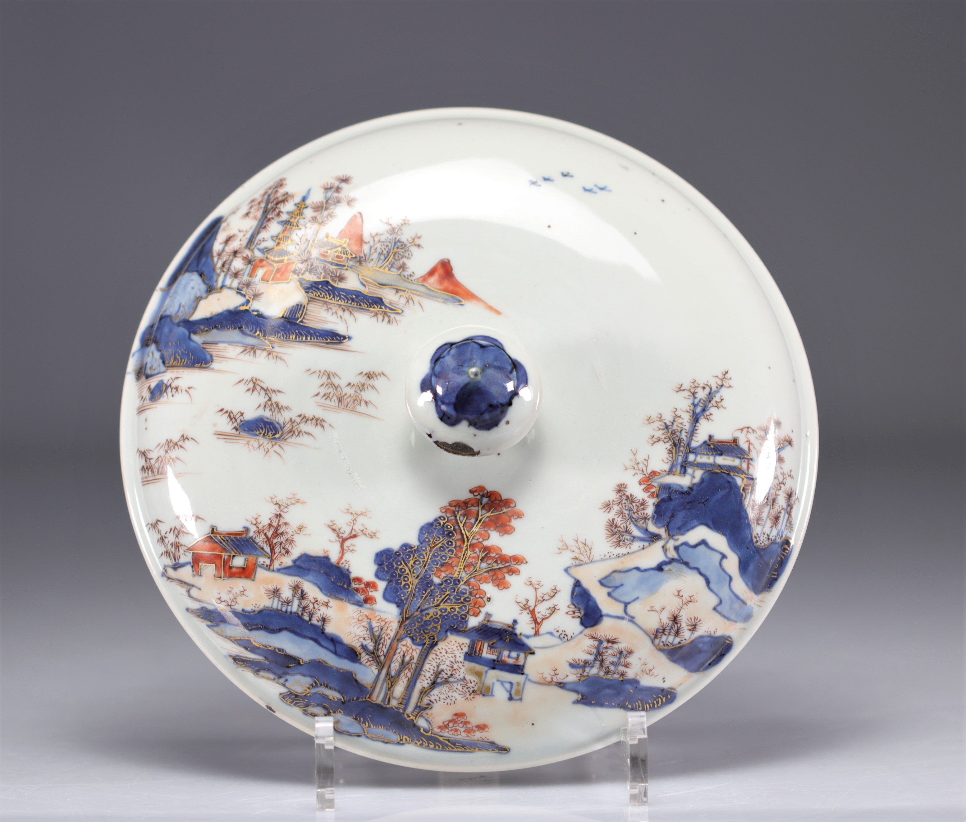 Covered dish in chinese porcelain decorated with landscapes on a white background from 18th century - Image 5 of 6