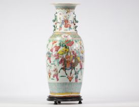 Large porcelain vase, famille rose, decorated with characters 19th century