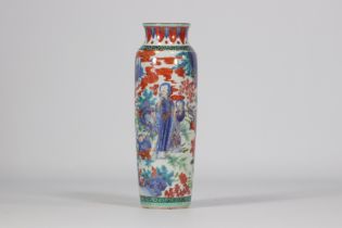 Green family vase decorated with women and children from the Ming-Qing transition period