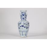 Vase bleu blanc en porcelaine XIXeme