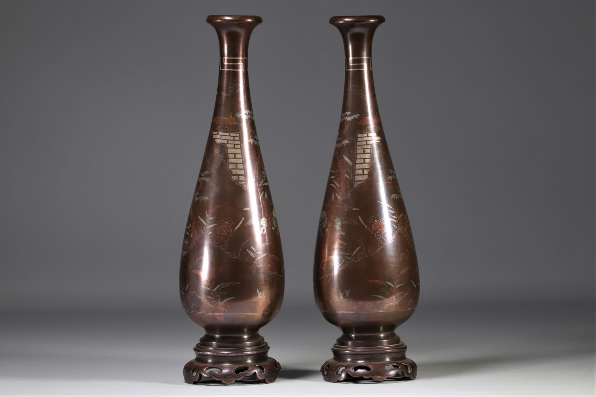 (2) Large pair of bronze vases with silver inlay from the 19th century - Image 3 of 6