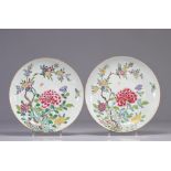(2) Pair of Famille Rose porcelain dishes decorated with flowers and butterflies from 18th century
