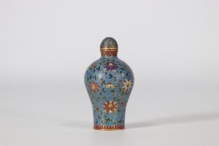 Cloisonne snuffbox with lotus design on a blue background, Qianlong mark, from the Qianlong period (