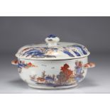 Covered dish in chinese porcelain decorated with landscapes on a white background from 18th century