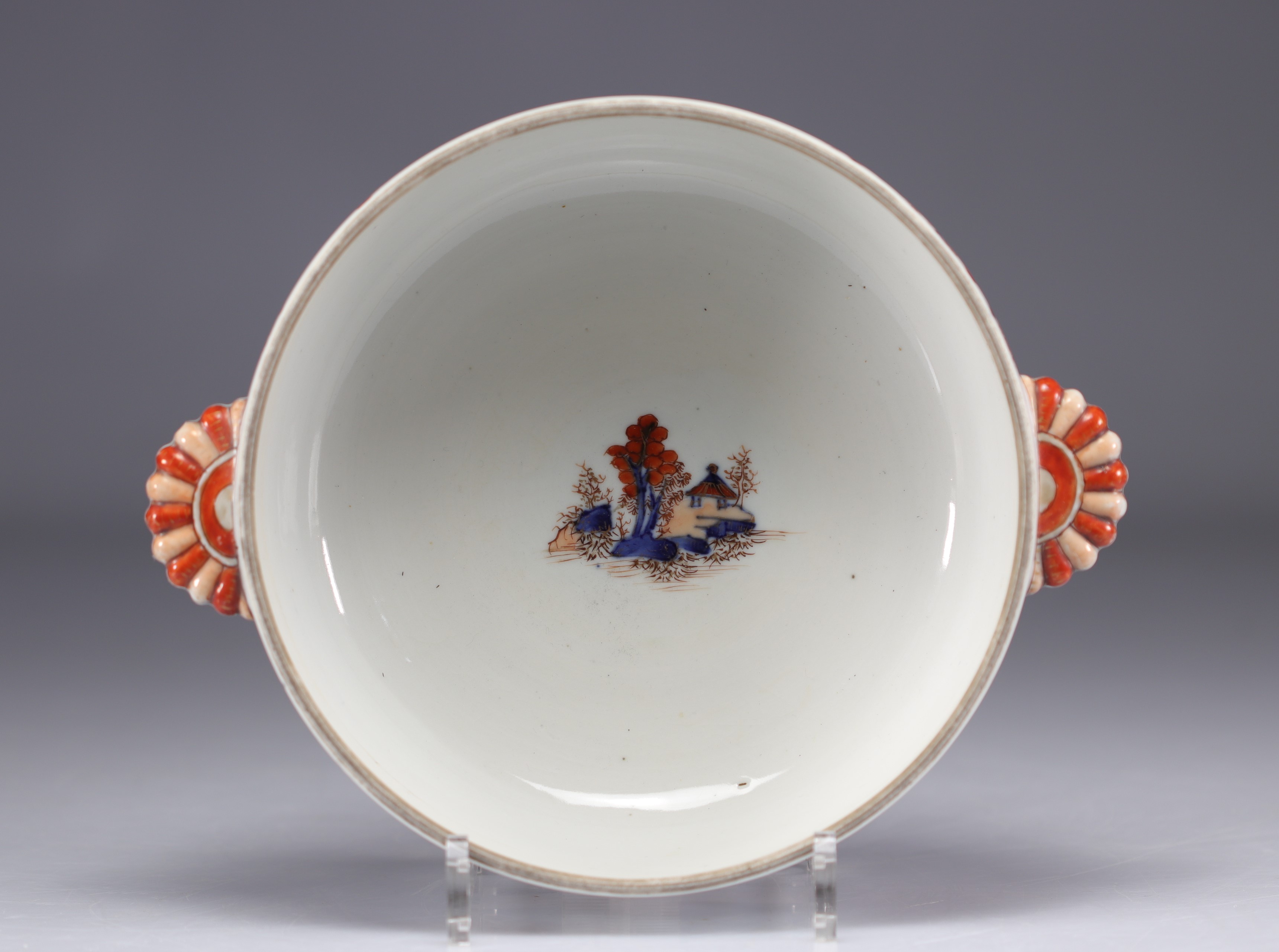 Covered dish in chinese porcelain decorated with landscapes on a white background from 18th century - Image 4 of 6