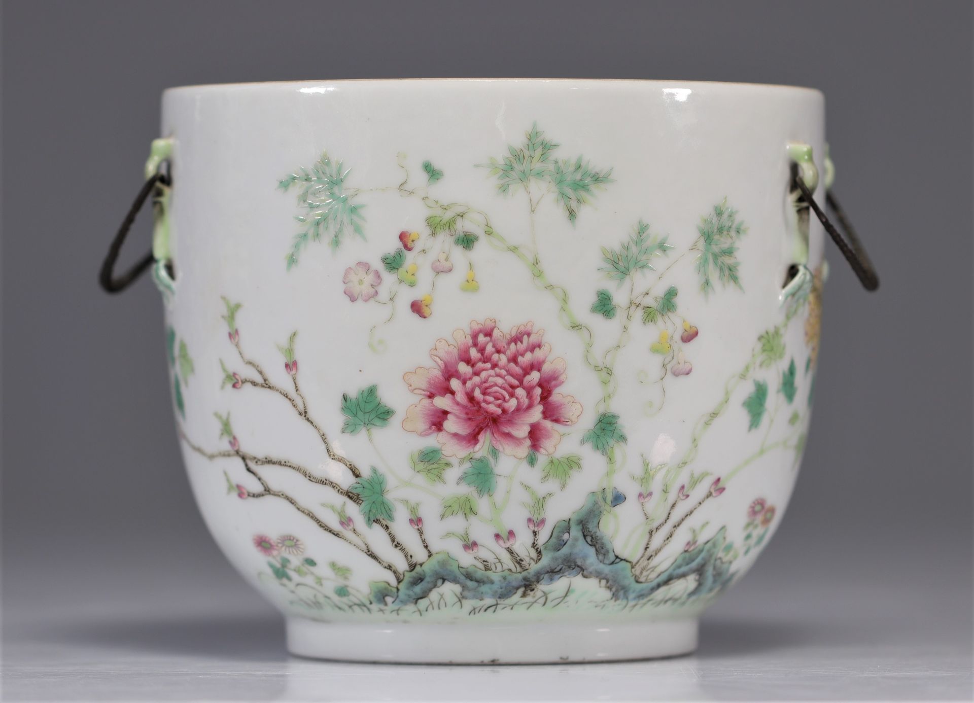 Famille rose porcelain tureen with very fine flower decoration from 19th century - Bild 6 aus 6
