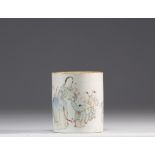 Famille rose qianjiang cai porcelain brush holder decorated with fine figures from 19th century