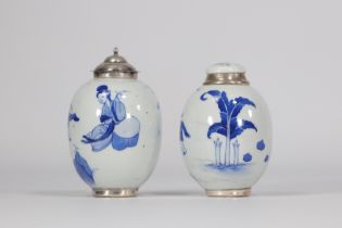(2) Set of two blue and white porcelain pots decorated with Kangxi period figures (åº·ç†™)