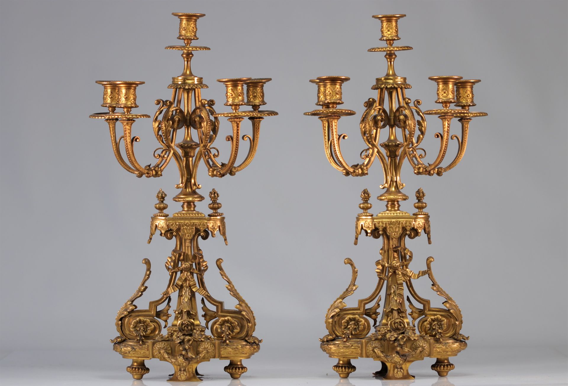 Garniture pendule et candelabres en bronze dore richement decoree - Image 5 of 7