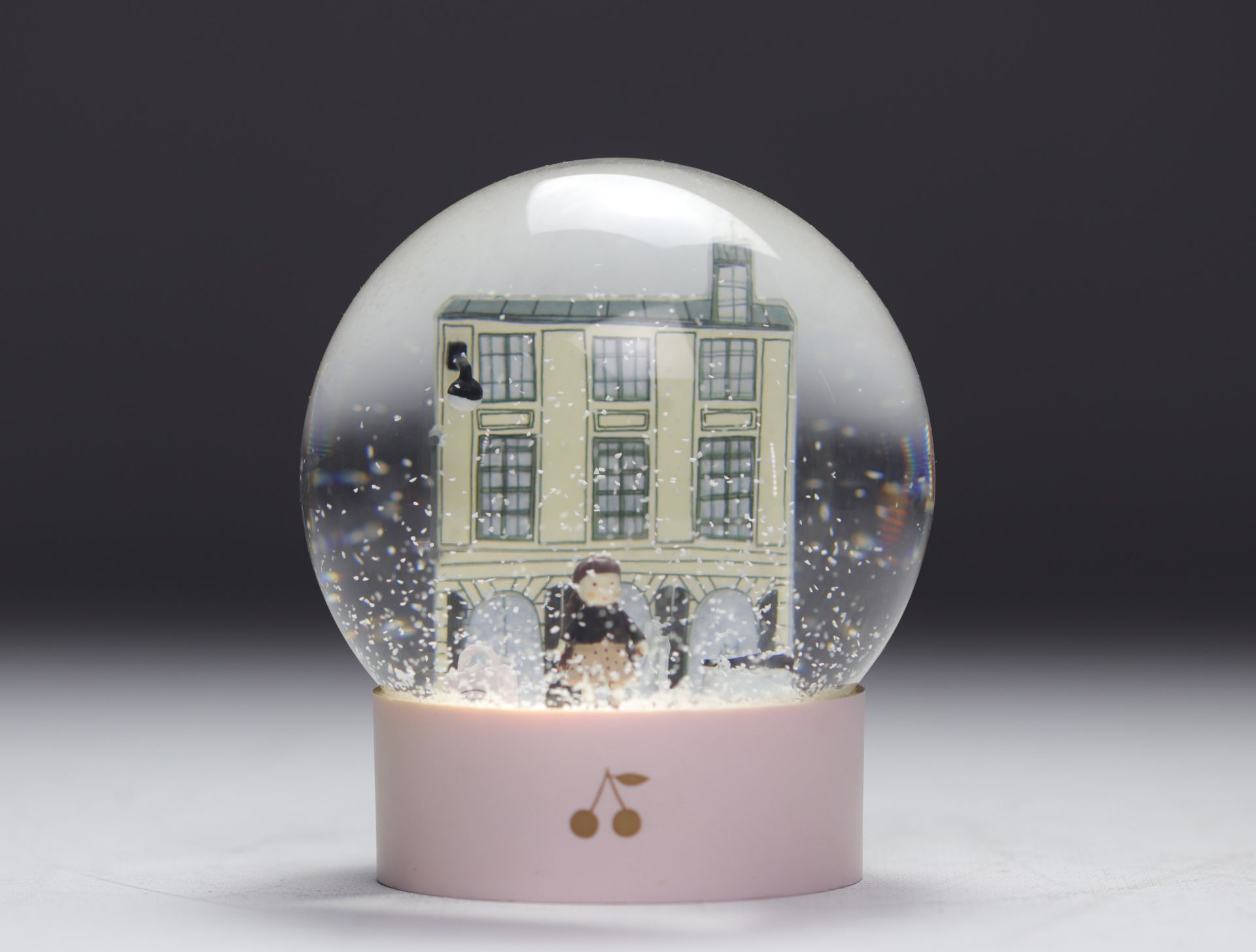 Bonpoint. Snow globe representing the famous Parisian boutique on rue de Tournon with the Cerise dol - Image 2 of 2