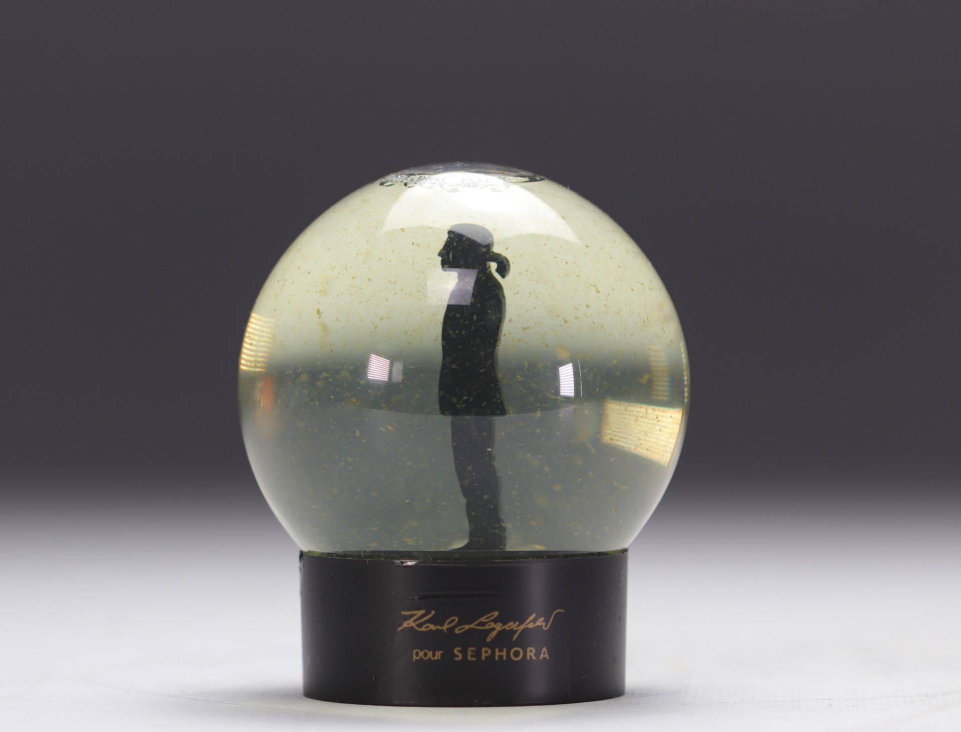 Karl Lagerfeld. "My great luxury is not having to justify to justify myself to anyone. Snow globe a - Image 2 of 2