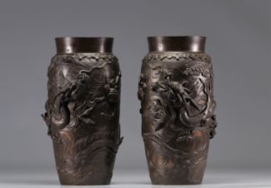 (2) Pair of Japanese dark bronze vases decorated with dragons from the Meiji period (æ˜Žæ²»æ™‚ä»£ -