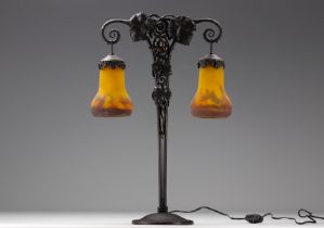 Art Nouveau double lamp in forged metal decorated with a vine and 2 tulips signed "Muller freres Lun