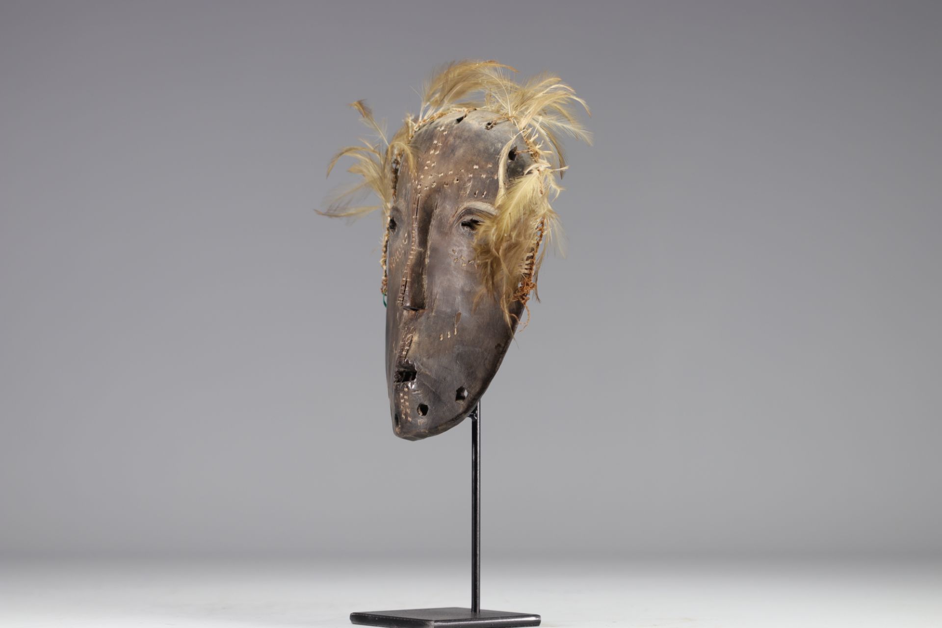 Carved wood and feather Lega mask - Image 2 of 3