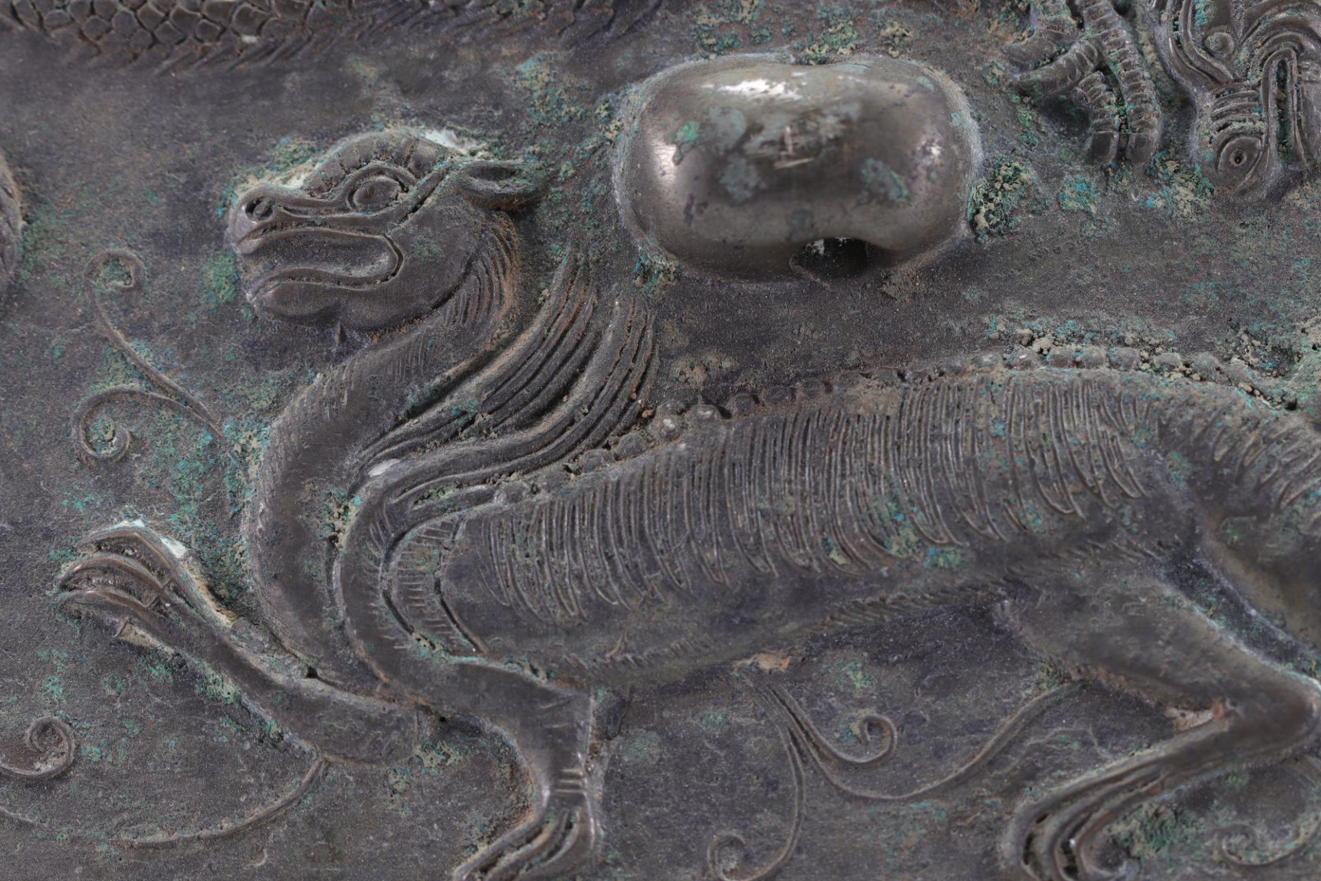 Bronze plaque decorated with animals in relief originating from Asia from 19th century - Image 2 of 4