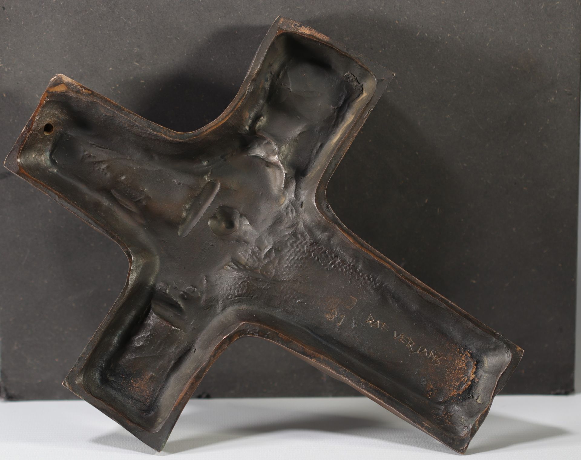 Raf VERJANS (1935) Brutalist bronze cross - Image 2 of 2