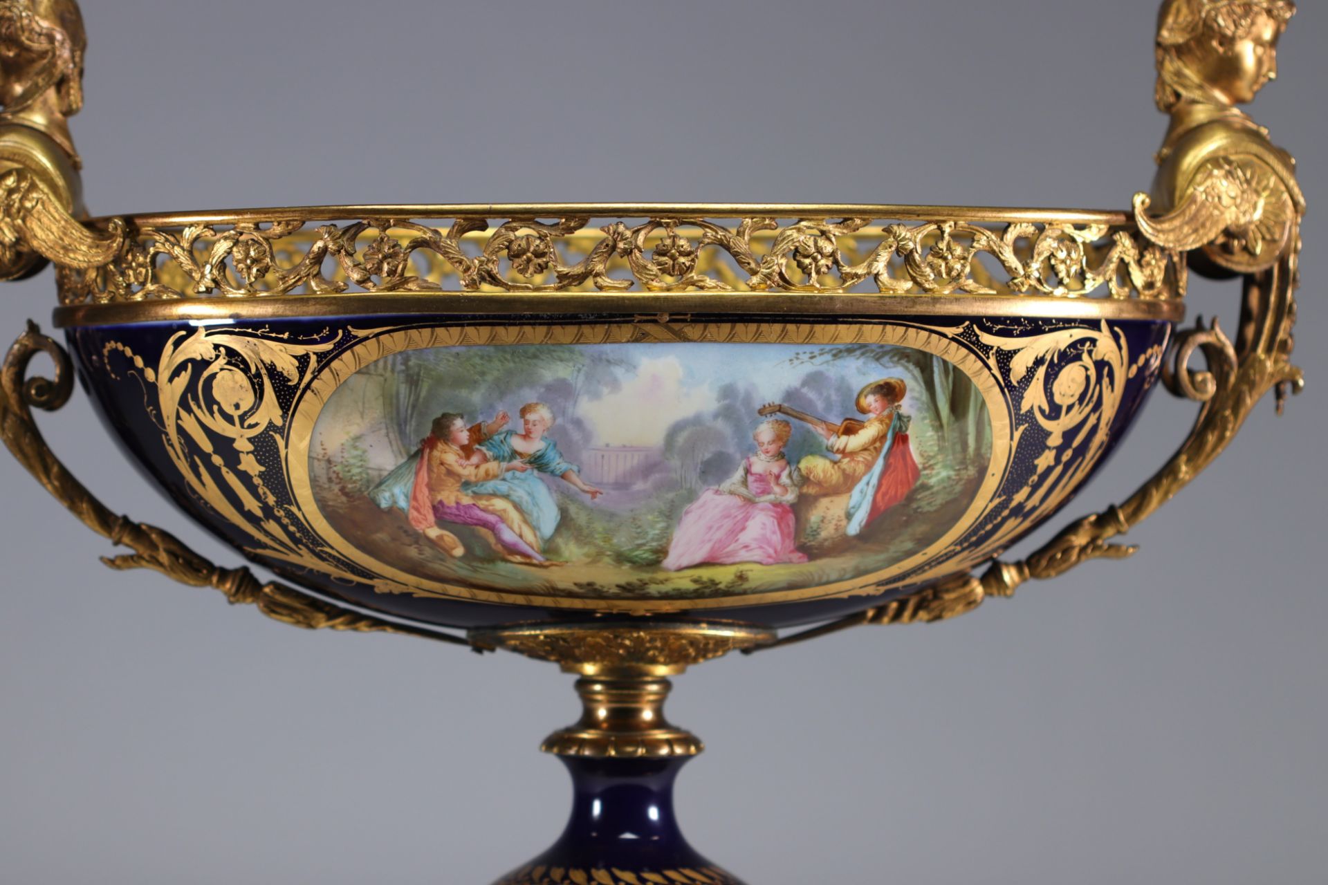 Sevres imposing porcelain bowl mounted on bronze with romantic decoration from 19th century - Bild 6 aus 7