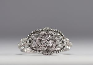 Art Deco bracelet in platinum and diamonds (276 stones for a total weight of 9.75 carats).