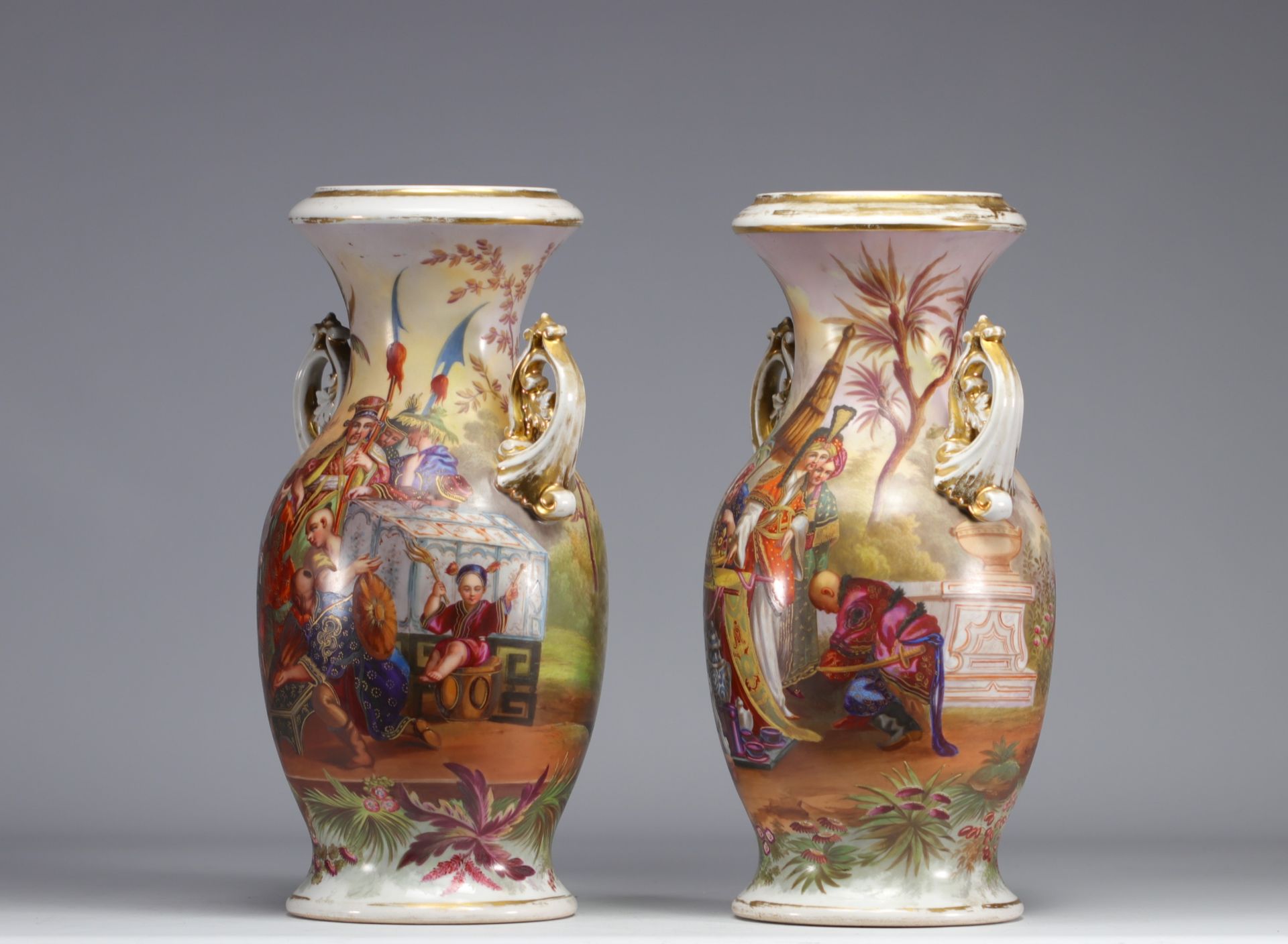 Pair of 19th century porcelain of Paris vases with a rich Asian decoration. - Image 3 of 6