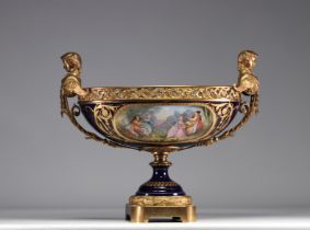Sevres imposing porcelain bowl mounted on bronze with romantic decoration from 19th century