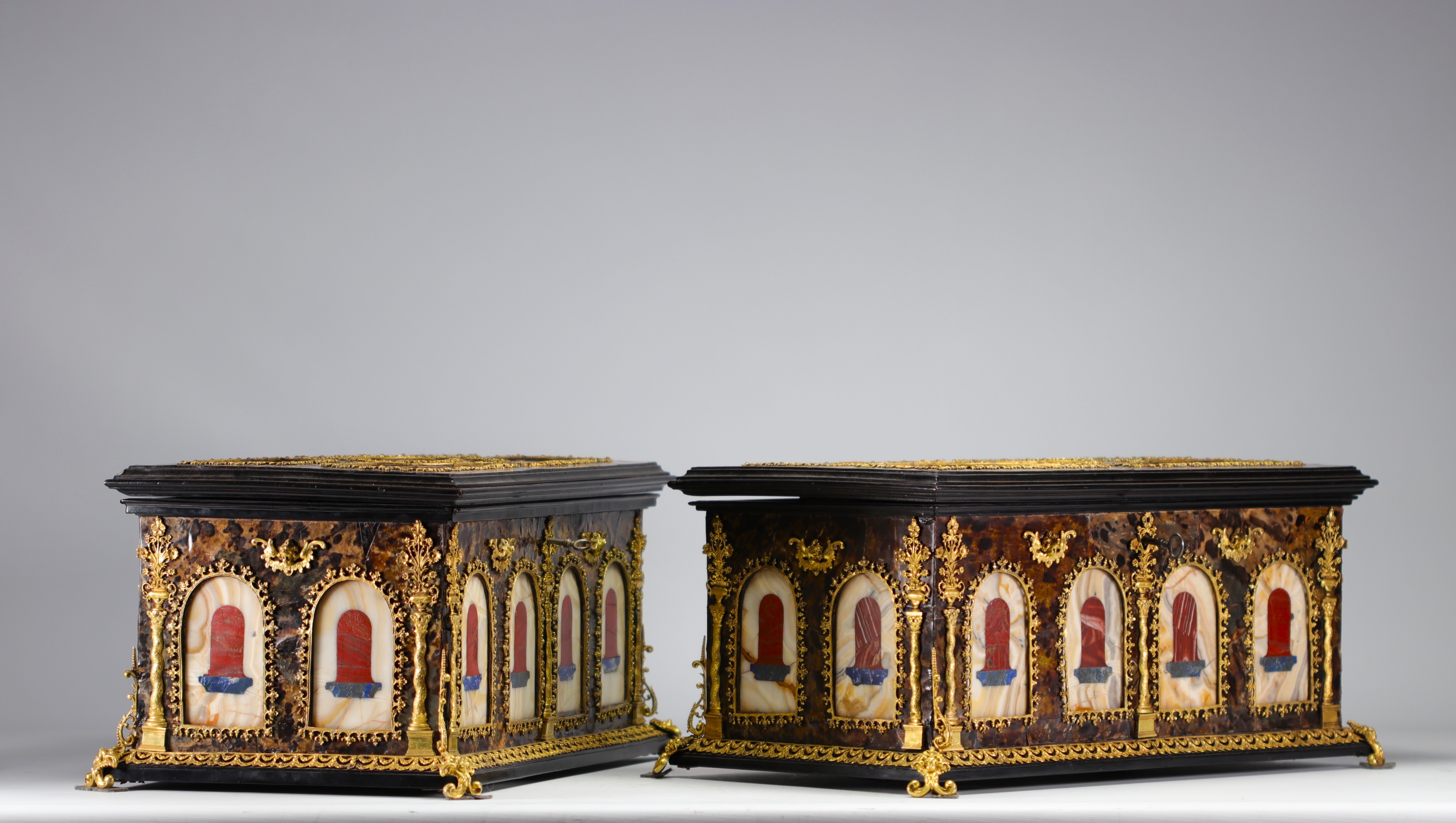 Pair of "Wedding" boxes decorated with marble, gilt bronze and tortoiseshell. - Image 5 of 7